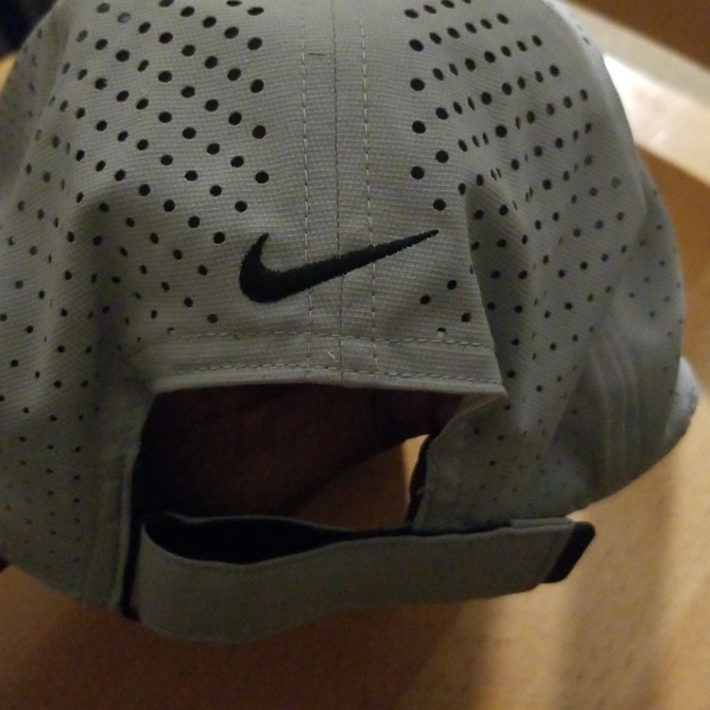 Nike hat - Picture 2 of 3